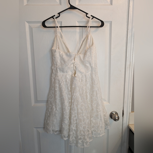 Lulu's Flowery Flirtation White Tulle Lace-Up Mini Dress Size Medium - Picture 5 of 6